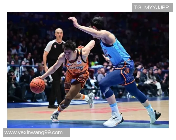 与篮球明星同场竞技的精彩瞬间尽在这组打球照片中